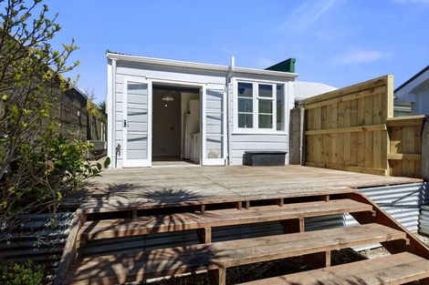 Photo of property in 5 Glendavar Street, Berhampore, Wellington, 6023