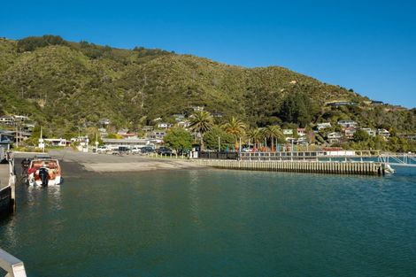 Photo of property in 27 Amelia Crescent, Waikawa, Picton, 7220