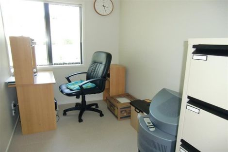 Photo of property in 15 Heta Road, Highlands Park, New Plymouth, 4312