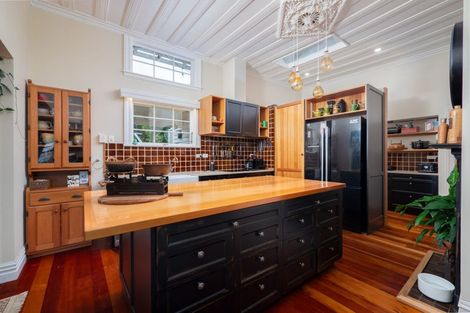 Photo of property in 9 Robertson Street, Russell, 0202