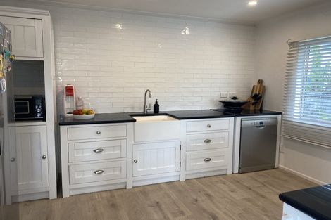 Photo of property in 39 Emlyn Place, Torbay, Auckland, 0630