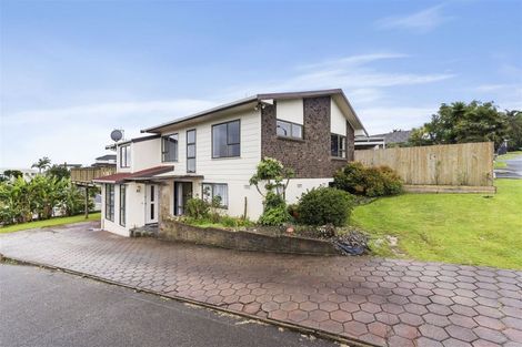 Photo of property in 1/15 Gwenand Place, Botany Downs, Auckland, 2010