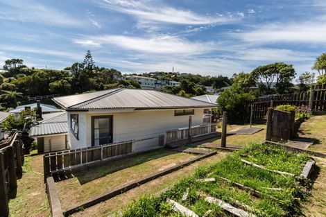 Photo of property in 101 Kenmore Street, Newlands, Wellington, 6037