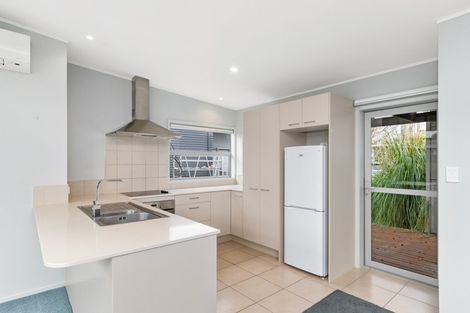 Photo of property in 2 Tory Way, Omokoroa, 3114