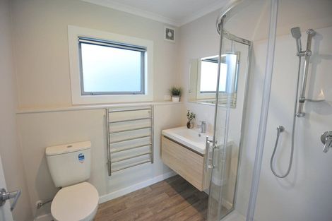 Photo of property in 24 Kiteroa Terrace, Rothesay Bay, Auckland, 0630