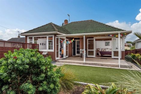 Photo of property in 46 Philomel Crescent, Bayswater, Auckland, 0622