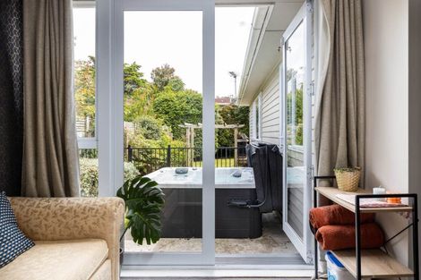 Photo of property in 10 Wallath Road, Westown, New Plymouth, 4310