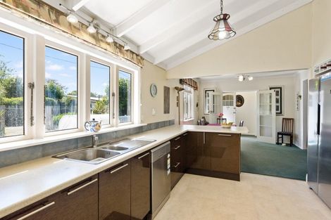 Photo of property in 1 Oriel Place, Levin, 5510