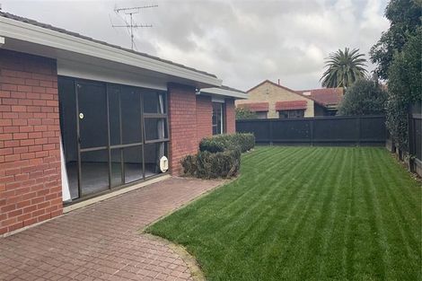 Photo of property in 2/10 Tulloch Place, Conifer Grove, Takanini, 2112