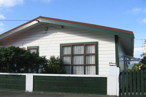 Photo of property in 93 Queens Drive, Lyall Bay, Wellington, 6022