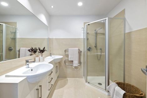 Photo of property in 175h Hurstmere Road, Takapuna, Auckland, 0622