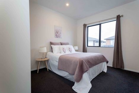 Photo of property in 2 Darley Way, Papakura, 2110