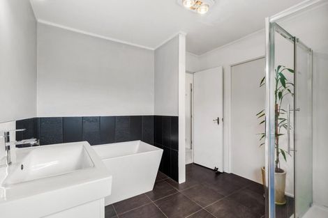 Photo of property in 51 Aberdeen Road, Castor Bay, Auckland, 0620