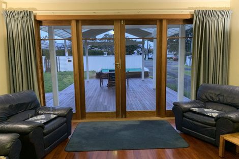Photo of property in 14 Seaview Avenue, Northcote, Auckland, 0627
