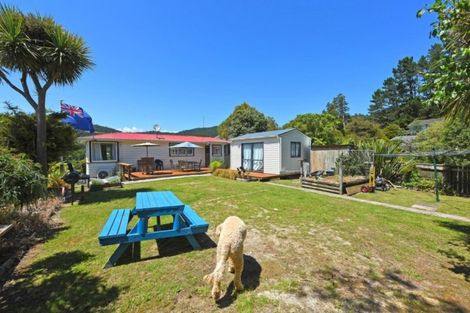 Photo of property in 12 Wyndham Road, Pinehaven, Upper Hutt, 5019