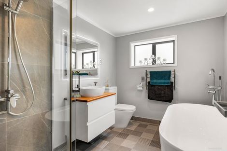 Photo of property in 19 Regia Close, Half Moon Bay, Auckland, 2012