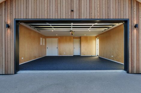 Photo of property in 30 Carrickmore Crescent, Wanaka, 9305