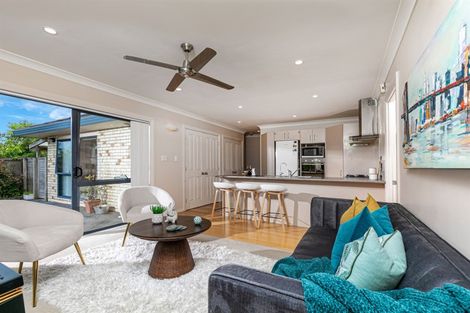 Photo of property in 8 Chadlington Avenue, Henderson, Auckland, 0612