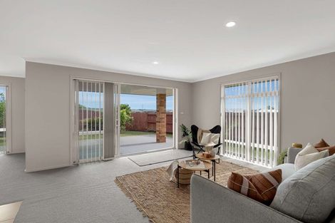 Photo of property in 11 Wai Place, One Tree Point, 0118