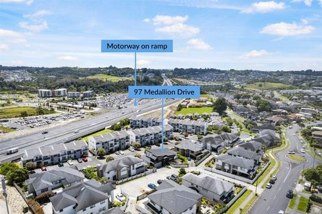 Photo of property in 97 Medallion Drive, Oteha, Auckland, 0632