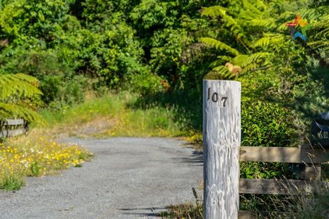 Photo of property in 107 Sweetacres Drive, Belmont, Lower Hutt, 5010