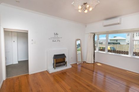 Photo of property in 43 Coates Street, Tawa, Wellington, 5028