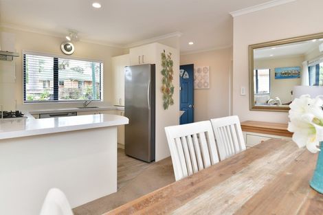 Photo of property in 31 Red Hibiscus Road, Stanmore Bay, Whangaparaoa, 0932