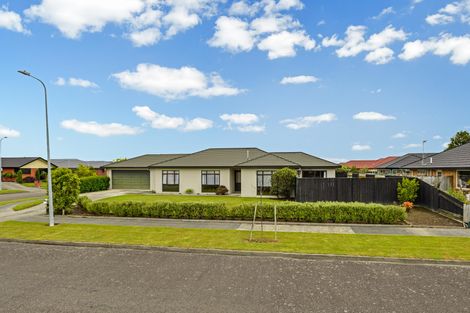 Photo of property in 28 Meridian Grove, Kelvin Grove, Palmerston North, 4414