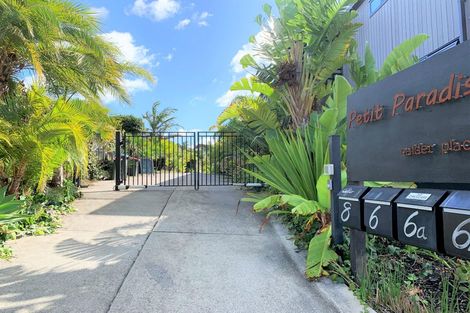 Photo of property in 6b Calder Place, Wai O Taiki Bay, Auckland, 1072