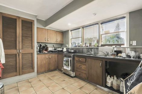 Photo of property in 114 Ennis Avenue, Pakuranga Heights, Auckland, 2010