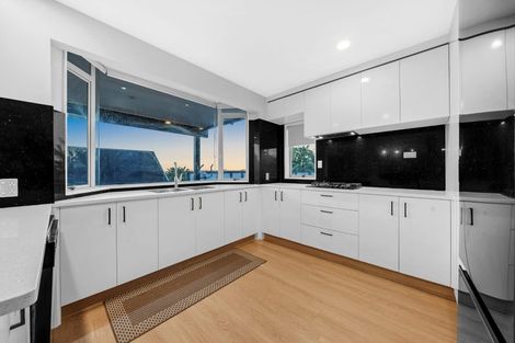 Photo of property in 10 San Fernando Way, Henderson, Auckland, 0612