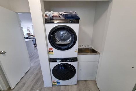 Photo of property in 36 Lorikeet Place, Unsworth Heights, Auckland, 0632