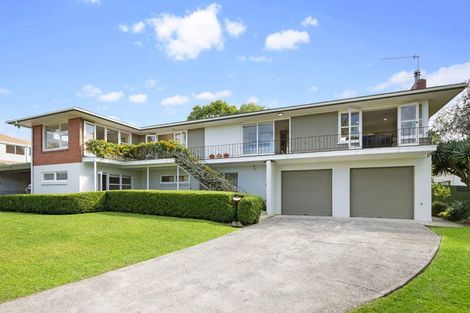 Photo of property in 15 Tudward Glade, Hillcrest, Auckland, 0627