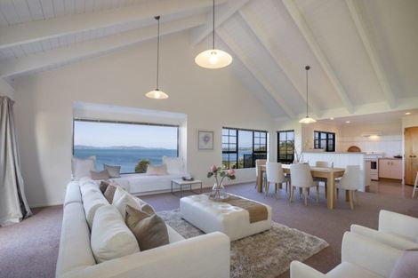 Photo of property in 28 Kahurangi Place, Snells Beach, 0920