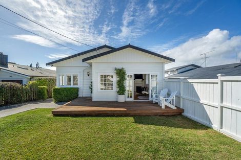 Photo of property in 23b Church Street, Northcote Point, Auckland, 0627