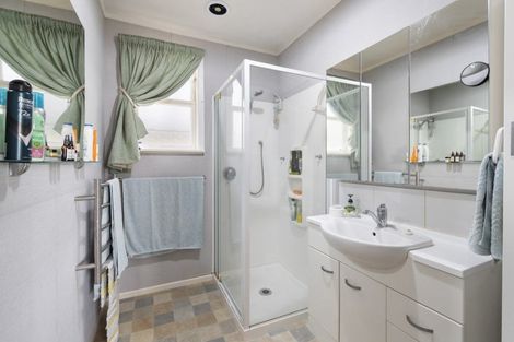 Photo of property in 2 Racecourse Avenue, Marton, 4710