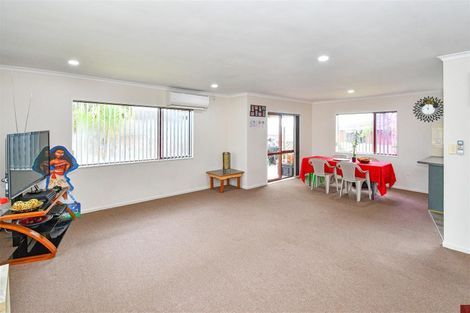 Photo of property in 81 Pitt Avenue, Clendon Park, Auckland, 2103