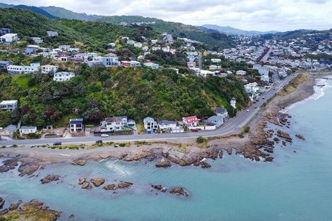 Photo of property in 354 The Esplanade, Island Bay, Wellington, 6023