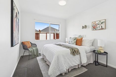 Photo of property in 2/102 Endeavour Street, Lyall Bay, Wellington, 6022
