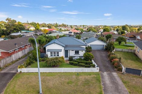 Photo of property in 27 Victoria Avenue, Waiuku, 2123