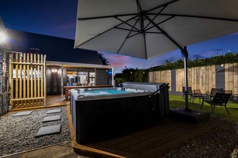 Photo of property in 76a Paynters Avenue, Strandon, New Plymouth, 4312