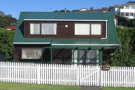 Photo of property in 30 Greenvalley Rise, Glenfield, Auckland, 0629