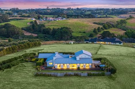 Photo of property in 28 Clifton Road, Whitford, Howick, 2571