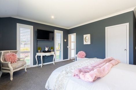 Photo of property in 14 Bridford Way, Paraparaumu, 5032