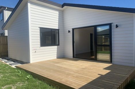 Photo of property in 16 Noia Way, Karaka, Papakura, 2113