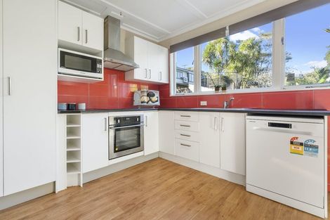 Photo of property in 14 Atkinson Road, Titirangi, Auckland, 0604