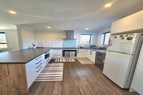 Photo of property in 25 Discovery Place, Marfell, New Plymouth, 4310