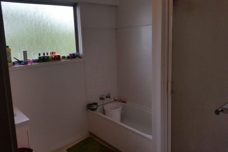 Photo of property in 1/940 East Coast Road, Northcross, Auckland, 0630