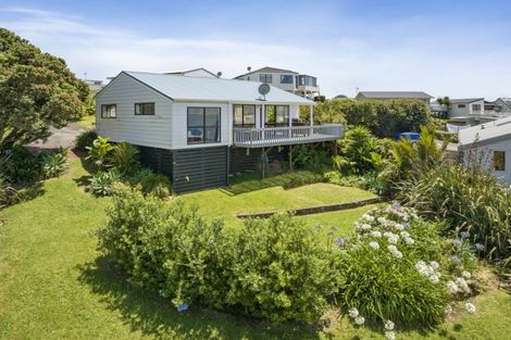 Photo of property in 435 Onemana Drive, Onemana, Whangamata, 3691