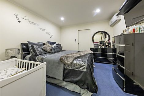 Photo of property in 1 Kumar Place, The Gardens, Auckland, 2105